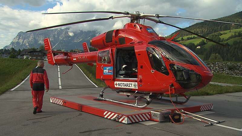 Vor jedem Einsatz wird der Rettungshubschrauber mit geübtem Auge kontrolliert. Während des Einsatzes muss auf die Technik Verlass sein.