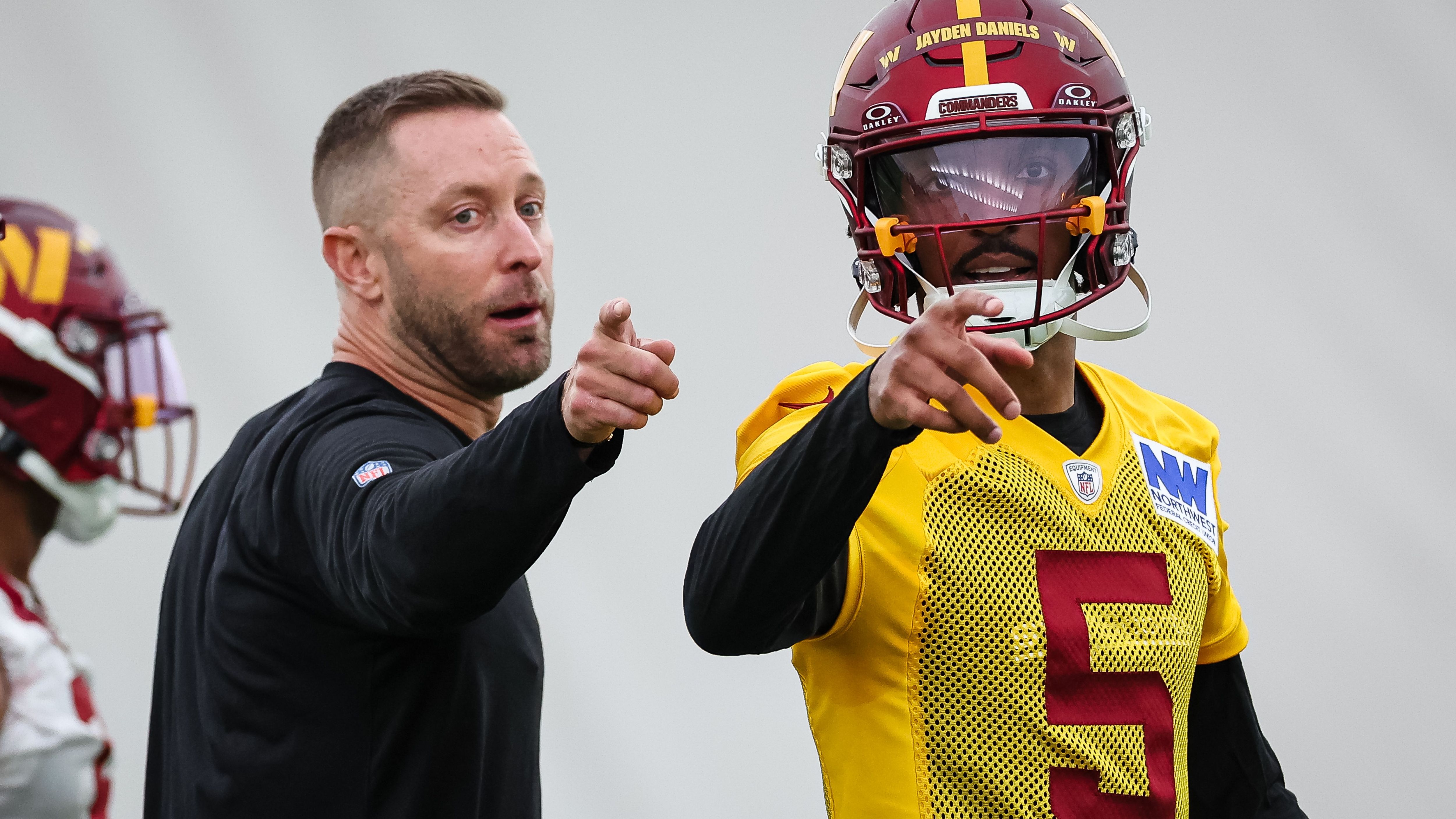 <strong>26. Washington Commanders: Jayden Daniels &amp; Terry McLaurin</strong><br>Vielversprechendes Duo! Der Heisman Trophy-Sieger und der konstant liefernde McLaurin, das kann funktionieren. Aber eben nur kann.&nbsp;