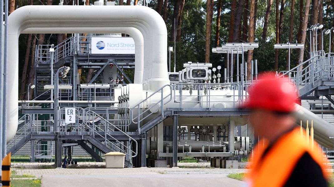 Blick auf die Ostseepipeline Nord Stream 1 und die Übergabestation der Ostseepipelineanbindung im Industriegebiet Lubmin.