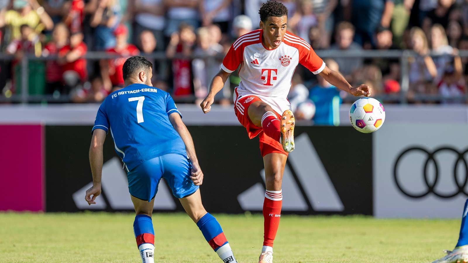 
                <strong>Jamal Musiala</strong><br>
                Erzielt das erste Tor der Bayern-Saison und lässt vier weitere Folgen. Die perfekte Partie für einen spielfreudigen Mann wie ihn. Sah teilweise ein bisschen aus, als spiele er im Freibad auf der Liegewiese. 
              