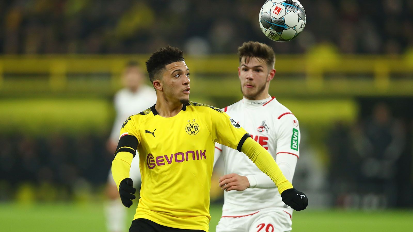 
                <strong>Jadon Sancho</strong><br>
                Nimmt kurz nach dem Anpfiff den Ball von Reus auf und schiebt ihn passgenau auf Guerreiro, der die frühe Führung markiert. Satt ist sein ansatzloses Pfund nach dem Seitenwechsel, mit dem er auf 3:0 erhöht. Zeigt immer wieder seine Klasse. ran-Note: 2
              