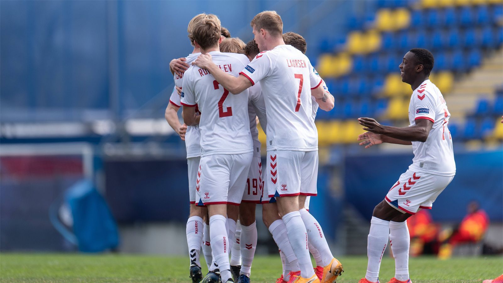 
                <strong>Dänemark</strong><br>
                Nach drei Siegen aus drei Spielen in der Gruppe C hat sich Dänemark zum Mit-Favoriten entwickelt. Im Viertelfinale wartet nun Deutschland. 
              