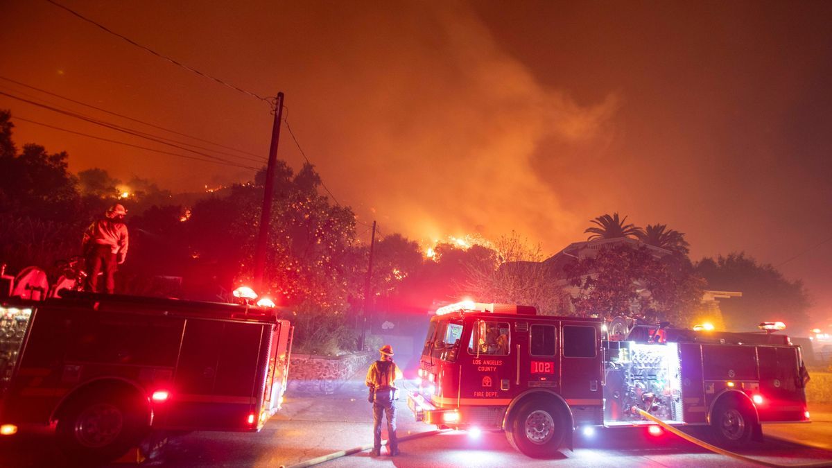 California Wildfire: Eaton Fire - 8 Jan 2025 Firefighters battle the Eaton fire as its burns in Sierra Madre. Firefighters battled a fast-moving fire that erupted on Eaton in Sierra Madre, spreadin...