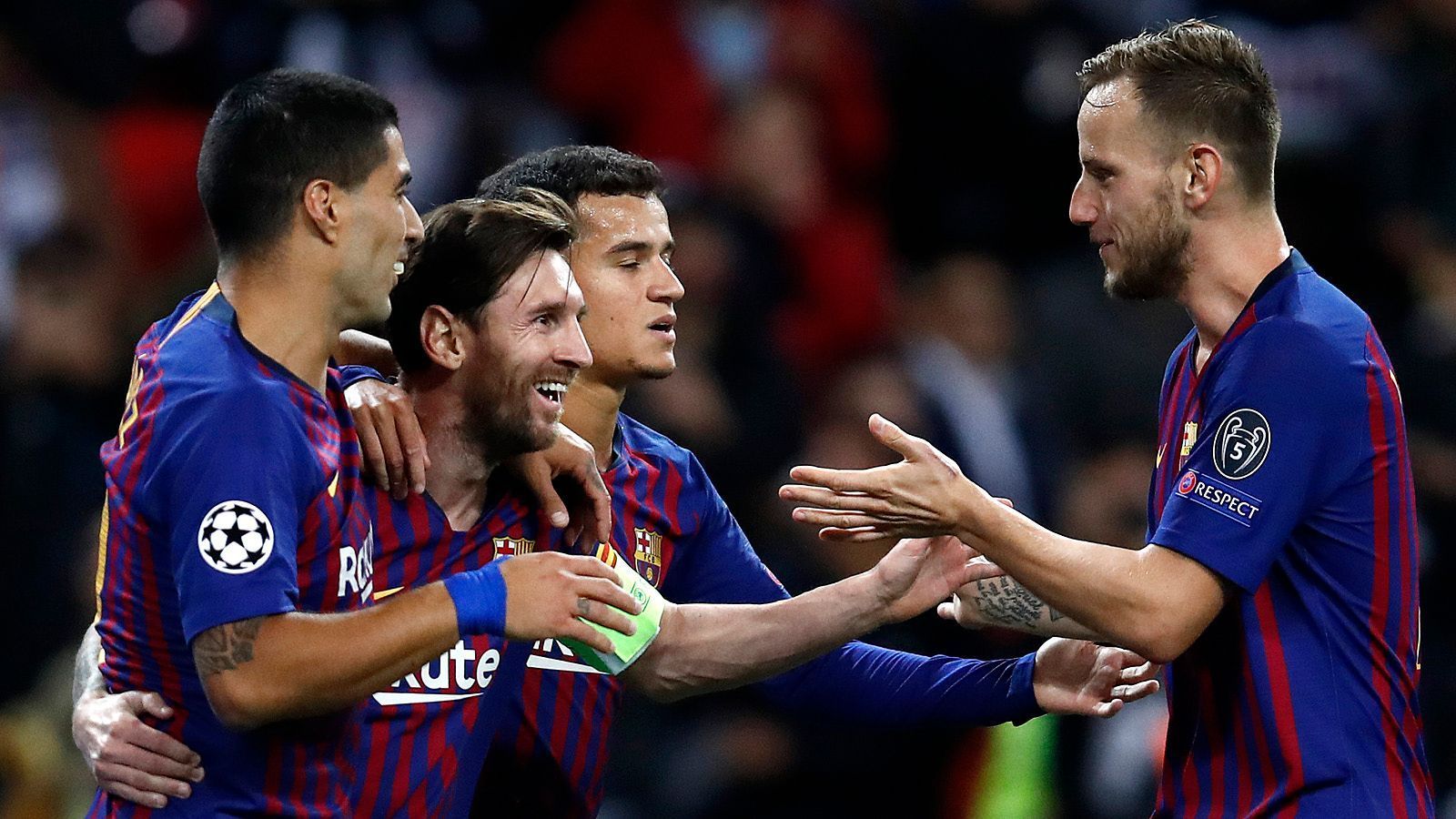 
                <strong>Platz 1: FC Barcelona</strong><br>
                Barcelona ist Messi und Messi ist Barcelona. Der Argentinier definiert in dieser Saison wieder einmal die Schönheit des Fußballs. In der Gruppenphase schoss er sechs Tore und bereitete eins vor. Dabei verpasste er zwei Partien mit einem gebrochenen Unterarm und spielte beim finalen Gruppenspiel nur 27 Minuten. Weil Messi sich in blendender Verfassung befindet, ist Barcelona eine Stufe stärker. Die Katalanen sind das Maß in der Champions League - auch, weil sie in einer namhaften Gruppe mit Inter, Tottenham und PSV kein Spiel verloren. 
              