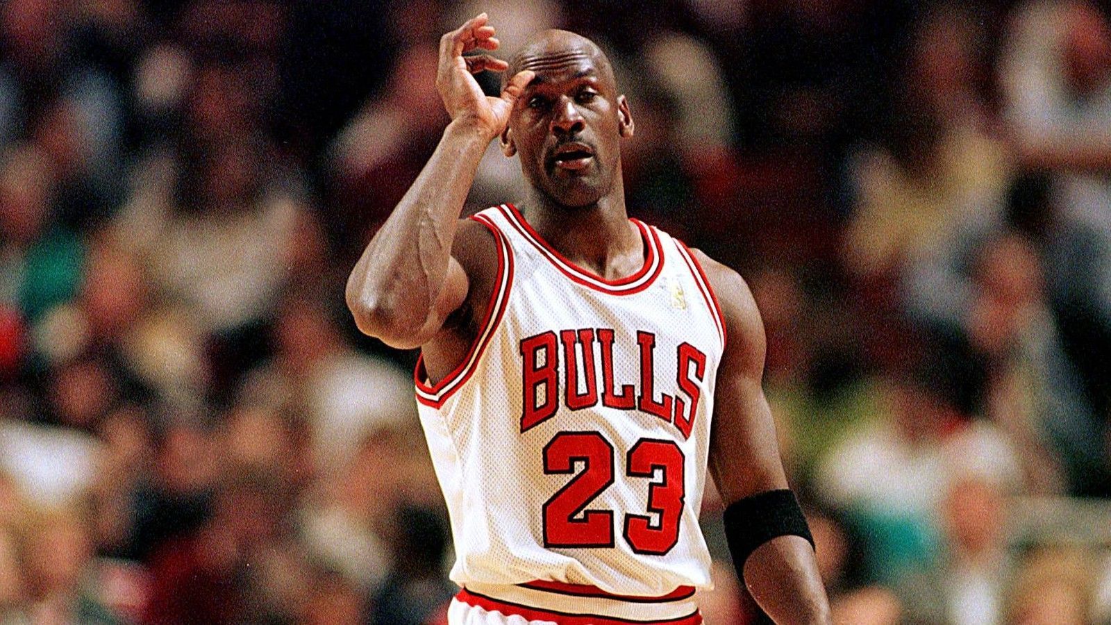 <strong>Platz 2 (geteilt): Michael Jordan</strong><br>MVPs: 5<br>Jahre und Team: 1988, 1991, 1992, 1996, 1998 (Chicago Bulls)