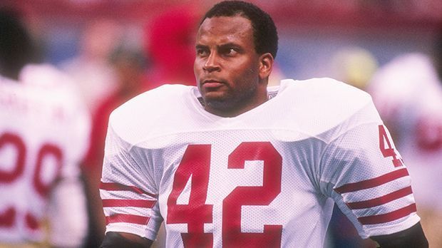 
                <strong>Safety: Ronnie Lott</strong><br>
                Safety: Ronnie Lott. Super-Bowl-Gewinner XVI, XIX, XXIII, XXIV mit den San Francisco 49ers.
              