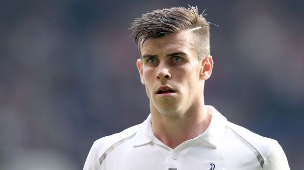 
                <strong>100 Millionen Euro - Gareth Bale</strong><br>
                100 Millonen Euro, das ist die Summe die sich Real Madrid die Dienste des Walisers von den Tottenham Hotspur mindestens kosten lassen will. Für diesen Betrag sind andere Mannschaften in der Lage, eine komplette Elf auf den Rasen zu bringen. Diese Stars hätten verpflichtet werden können
              