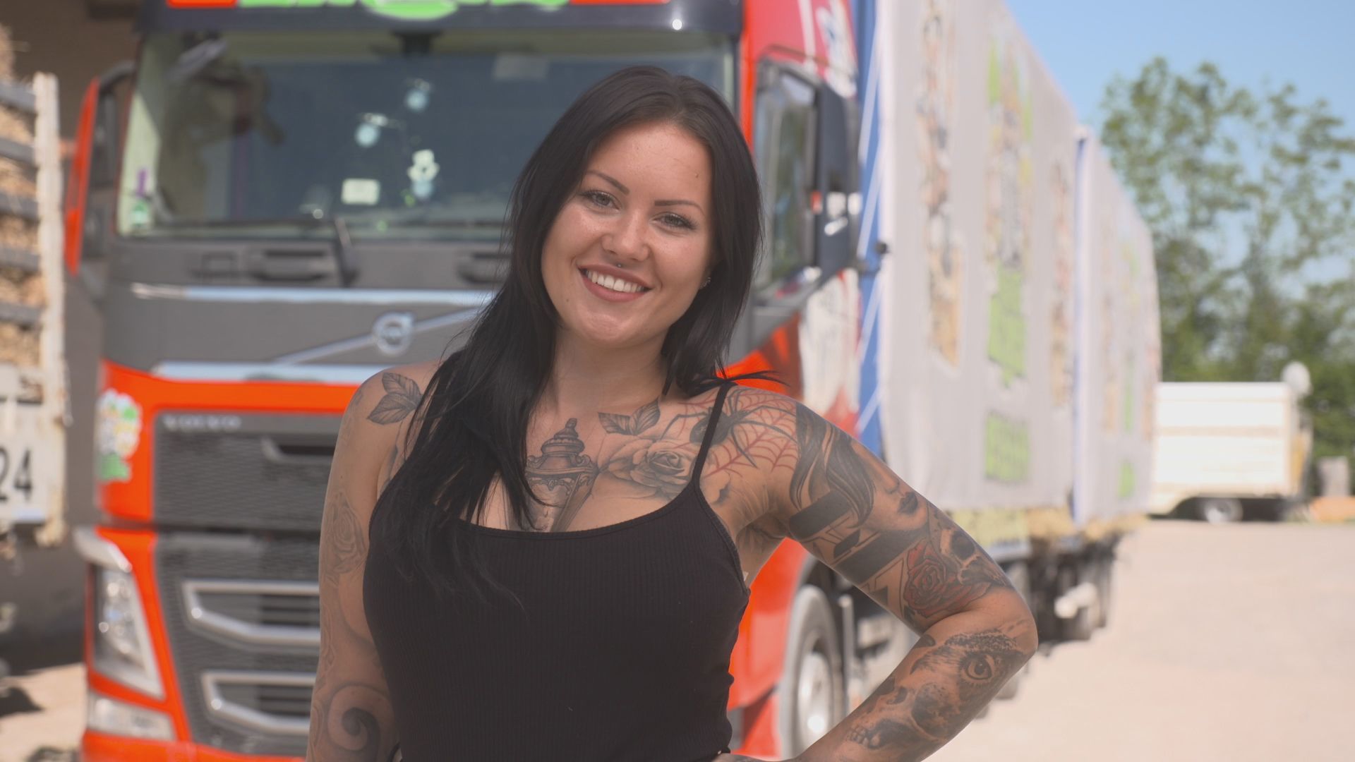 Bei schönstem Wetter posiert "Trucker Babe" Gina.