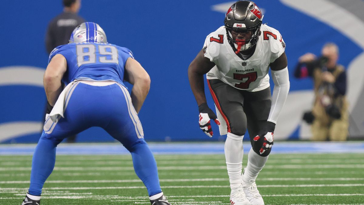 DETROIT, MI - JANUARY 21: Tampa Bay Buccaneers linebacker Shaquil Barrett (7) waits for the play during an NFL, American Football Herren, USA NFC Divisional playoff football game between the Tampa ...