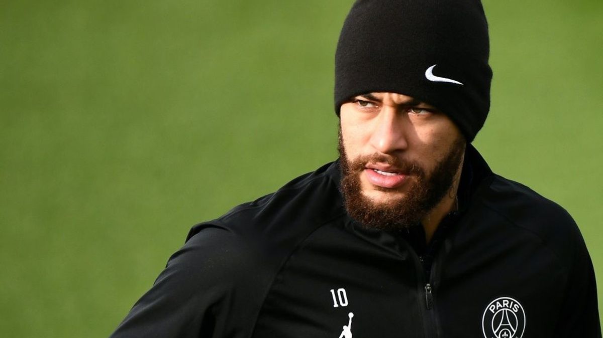 Neymar landete mit einem Privatjet in Paris