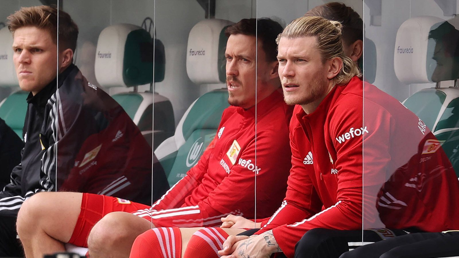 
                <strong>Union war ein Fehler</strong><br>
                Karius fühlte sich unfair behandelt, hatte man ihm doch im Vorfeld Einsatzzeit versprochen. "Mir wurde immer gesagt: Das Training ist überragend, aber warte noch ein Spiel. Und dann: Wir haben einen Lauf, warte bis zur Länderspielpause." Selbst nach Luthes Verletzungspause musste Karius zurück ins zweite Glied. "Da stand der Leistungsgedanke definitiv hinten an", so Karius in der "Bild". Den Wechsel zu Union bewertet er rückwirkend als Fehler.
              