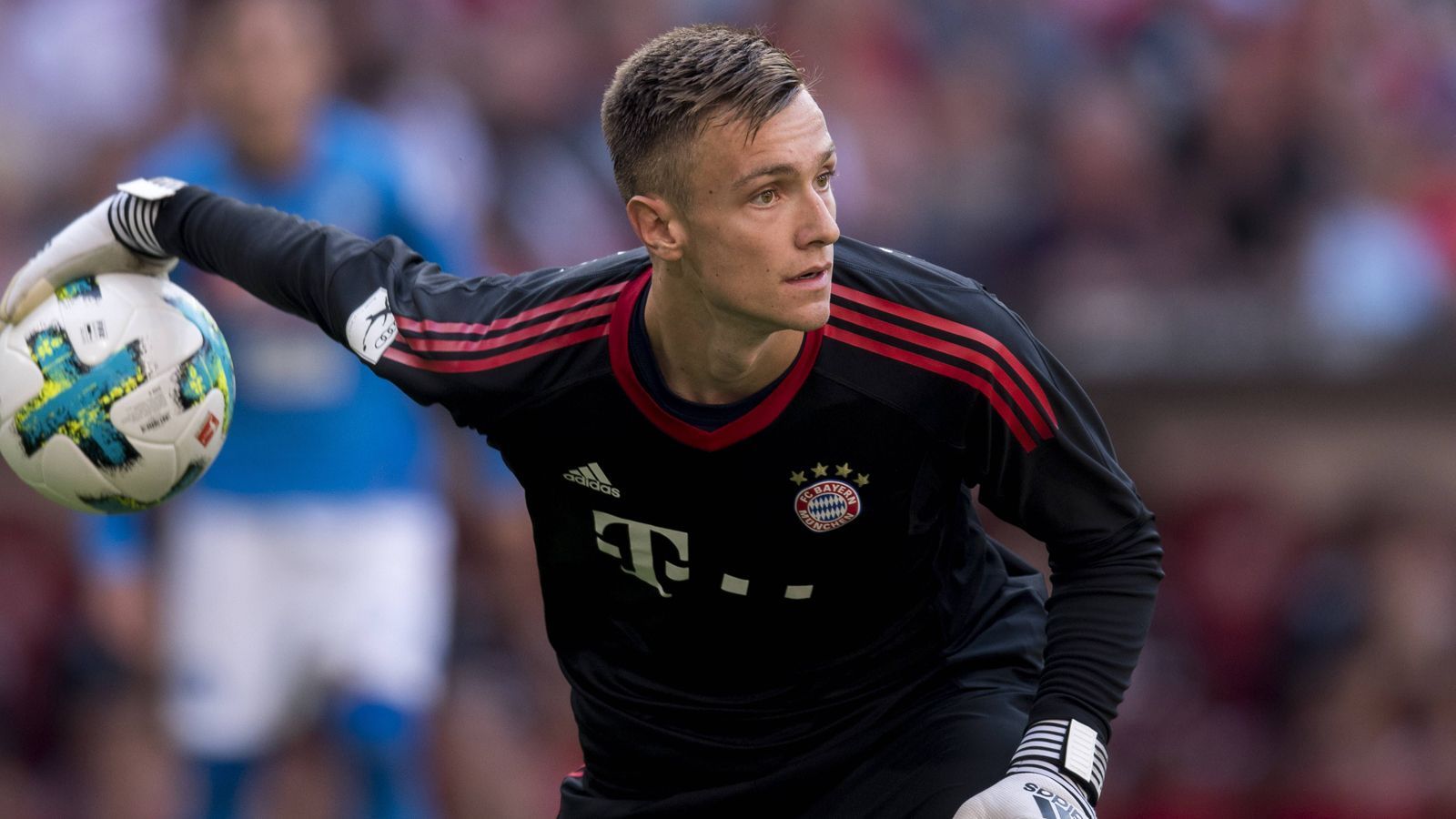 
                <strong>Christian Früchtl</strong><br>
                Für viele steht der Weg von Christian Früchtl bereits fest: Nachdem der Bayer die Jugendmannschaften des FC Bayern München durchlaufen hat, soll der 18-Jährige Manuel Neuer als Nummer Eins beerben. In Football Manager 2019 wird dem Torhüter hinter Donnarumma und Lafont von Florenz ein ungeheures Potenzial anerkannt. Zusätzlich ist der Jungpsund noch für vergleichsweise kleines Geld zu haben.
              