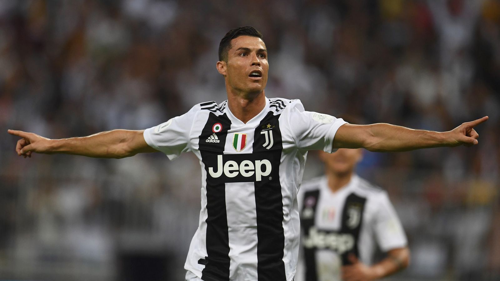 
                <strong>Platz 2: Cristiano Ronaldo</strong><br>
                Verein: Juventus TurinBrutto-Gehalt: 4,7 Millionen Euro monatlich
              