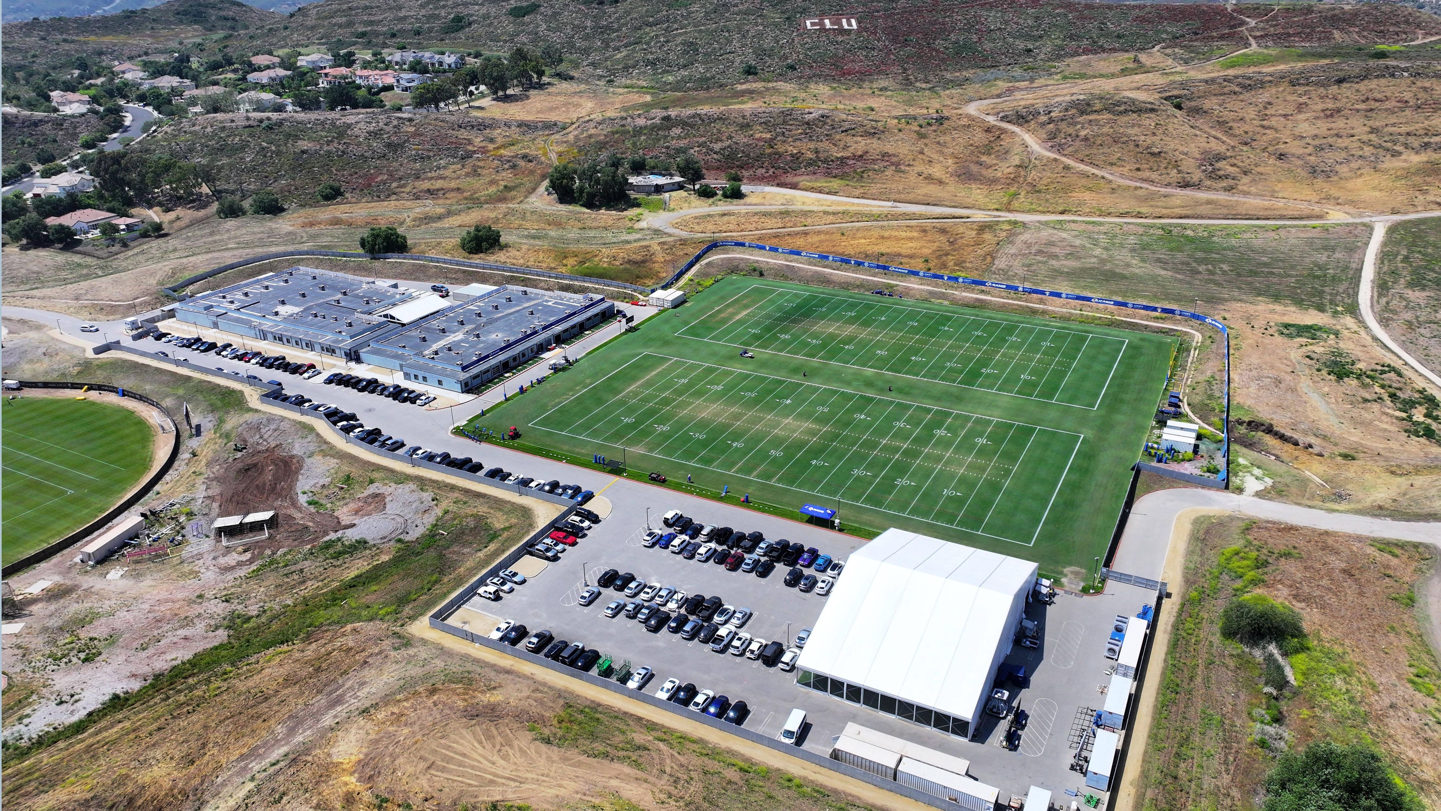 <strong>Los Angeles Rams&nbsp;</strong><br>Headquarters at Cal Lutheran University<br><em>Die Rams ziehen zur Saison 2024 nach Woodland Hills</em>