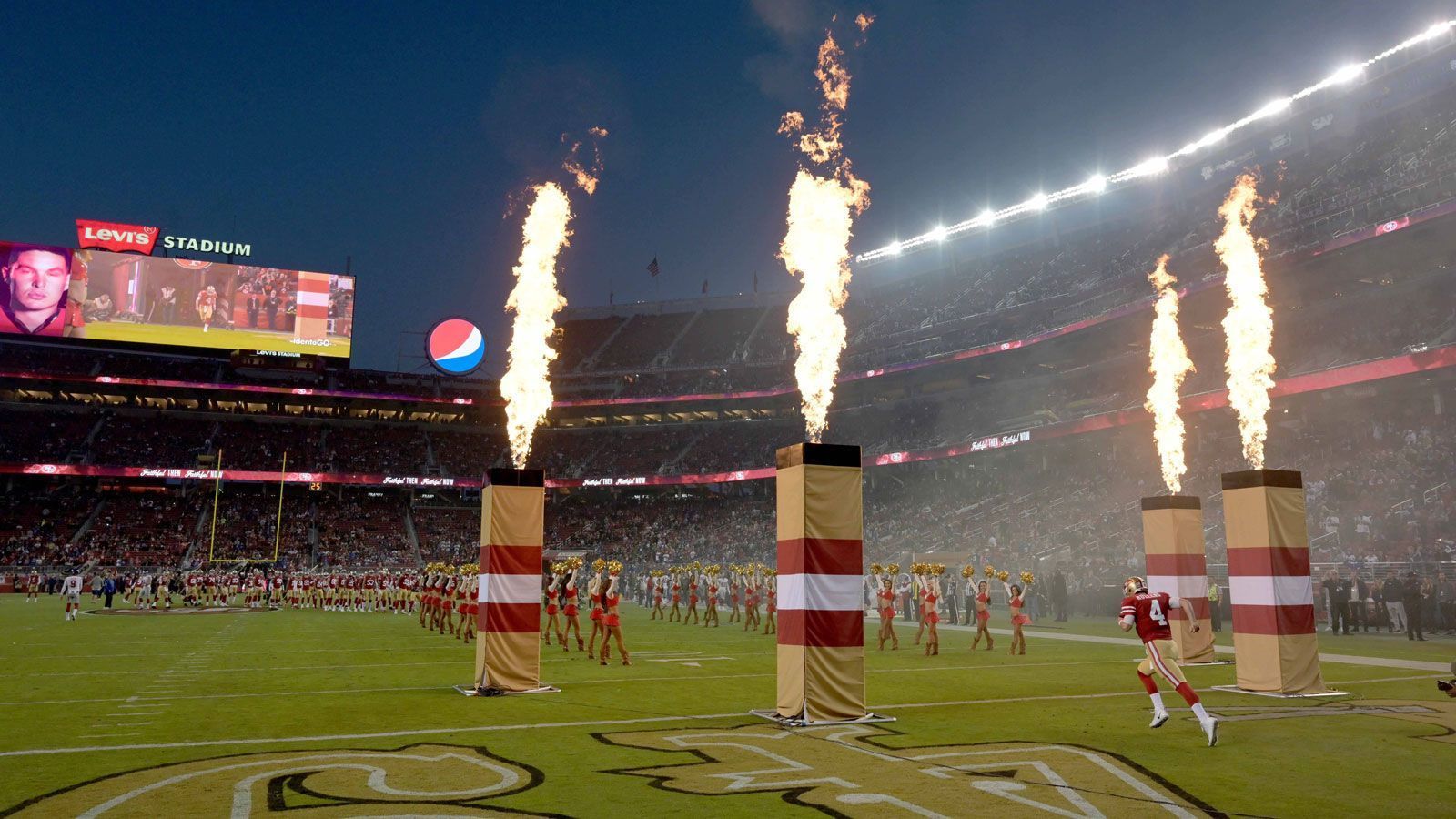 
                <strong>San Francisco 49ers: Levi's Stadium</strong><br>
                Bester Name laut ChatGPT: "Gold Rush Arena"
              