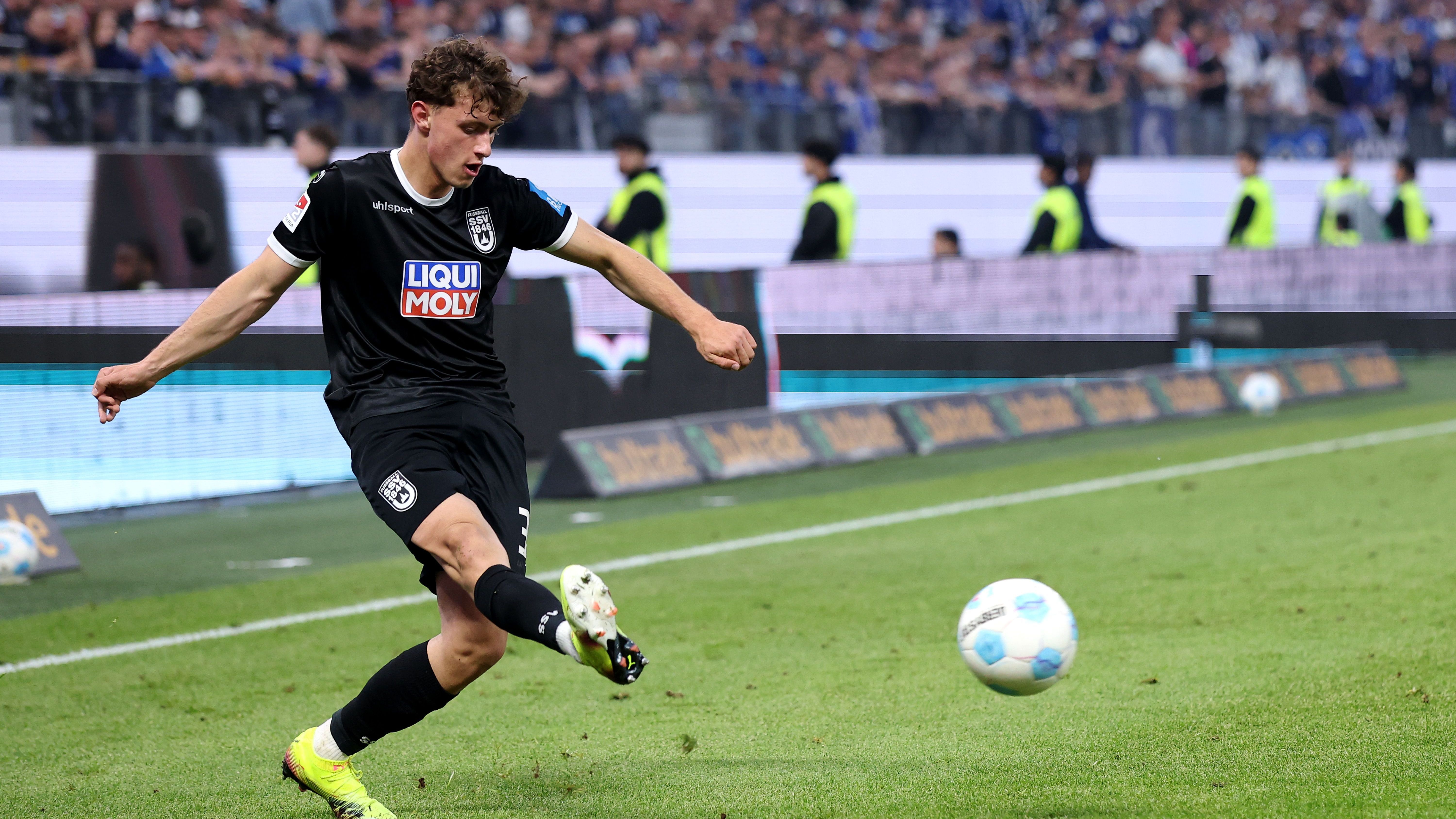 <strong>Maurice Krattenmacher (SSV Ulm)</strong><br>Trotz des Abstiegs mit Ulm war Krattenmacher einer der besseren Spieler dort. In 33 Einsätzen verbuchte er drei Tore und acht Vorlagen. Der 19-Jährige kehrt zu den Bayern zurück und hat dort noch einen Kontrakt bis 2027. Zudem ist er Teil des Kaders für die anstehende FIFA-Klub-WM (<a target="_blank" href="https://www.joyn.de/sport?utm_medium=referral&amp;utm_source=www.ran.de&amp;utm_campaign=joynlinkout&amp;utm_content=textlink_general_joyn">live und kostenlos im Joyn-Livestream</a>) und soll laut Freund näher ans Profiteam herangeführt werden.