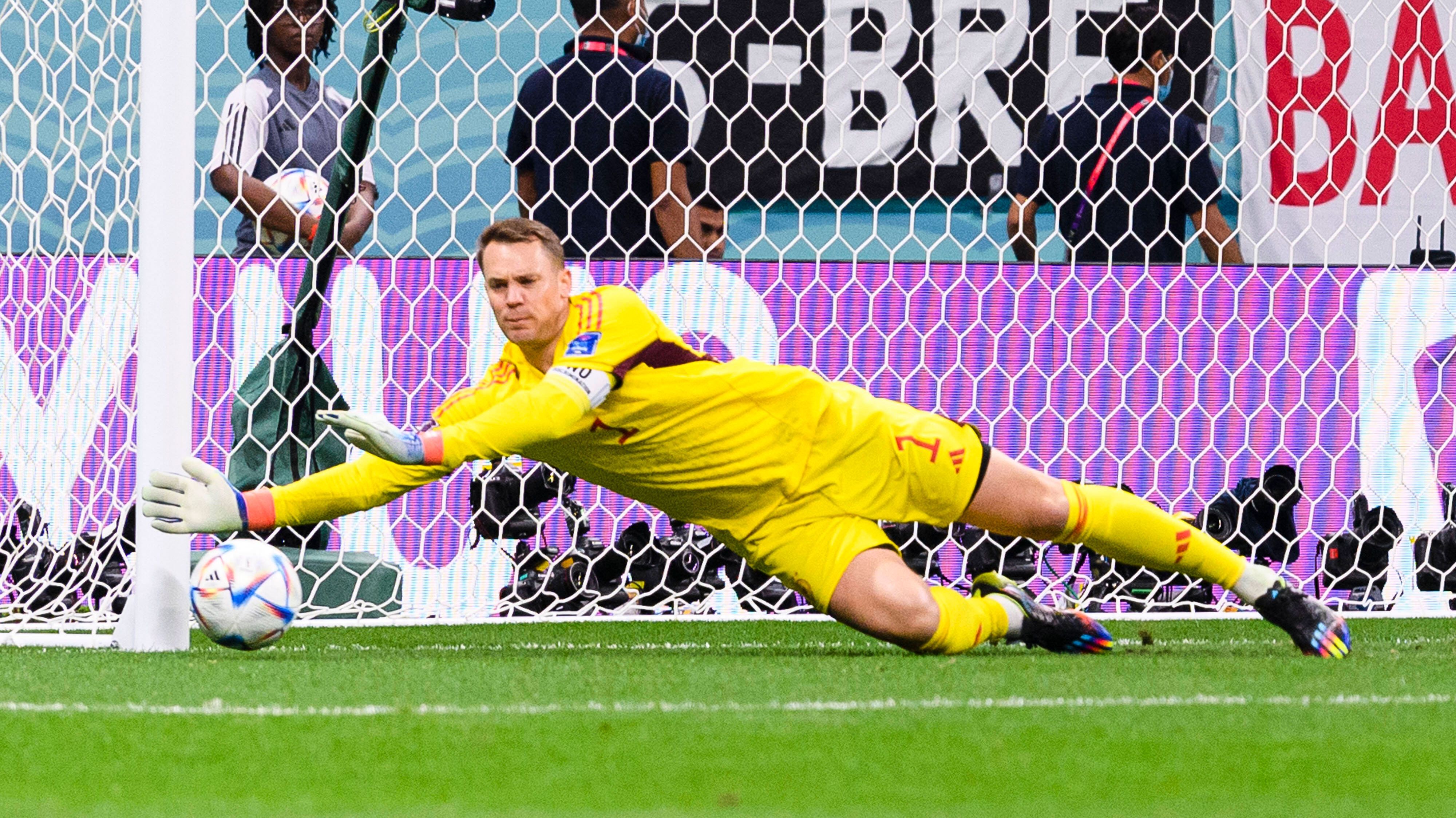 <strong>Torhüter: Manuel Neuer</strong><br>Torwart des FC Bayern und der DFB-Elf, fünffacher Welttorhüter und Weltmeister von 2014 - in Karim Benzemas Traum-Elf steht Manuel Neuer zwischen den Pfosten.