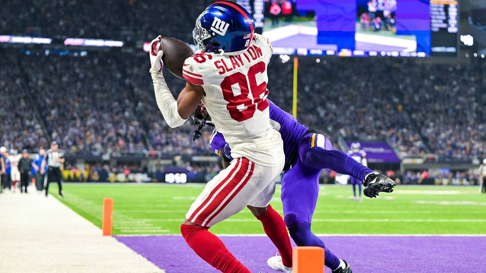 
                <strong>New York Giants – Wide Receiver</strong><br>
                Seit dem Abgang von Odell Beckham Jr. fehlt den New York Giants eine echte Nummer eins auf der Receiver-Position. Durch den Draft von Jalin Hyatt ist das Potenzial zwar da, aber bevor man auf ihn bauen kann, muss der Rookie erst noch beweisen, dass er sich auf NFL-Niveau durchsetzen kann. Schafft er das nicht, werden die Giants spätestens im kommenden Draft aktiv werden müssen, denn vom restlichen Receiving Corps um Sterling Shepard, Parris Campbell, Darius Slayton und Isaiah Hodgins sind keine Wunderdinge zu erwarten, wenn man auf deren bisherige Leistungen blickt.
              