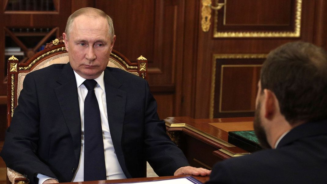 Knapp 420.000 Russen haben Putin den Rücken gekehrt.