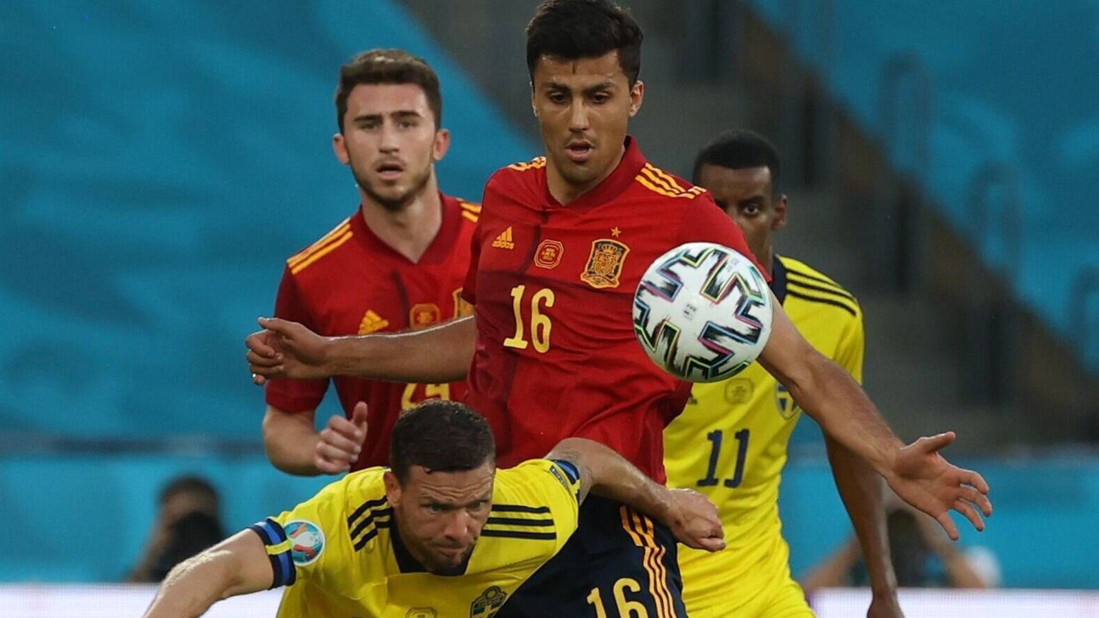 
                <strong>Rodri</strong><br>
                Nimmt die Rolle des Sechsers ein und verteilt gekonnt die Bälle in der Zentrale des Felds. Obwohl die Schweden gezielt Druck auf den Spieler von Manchester City ausüben, leistet sich Rodri kaum Fehler. Wird in der 65. Minute von Thiago ersetzt. ran-Note: 3
              