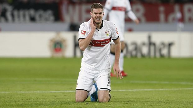 
                <strong>Angriff - Simon Terodde (VfB Stuttgart/1. FC Köln)</strong><br>
                25 Tore, Torschützenkönig, Aufstieg - für Simon Terodde erfüllten sich in der Saison 2016/17 wohl alle Ziele, denn der Stürmer führte den VfB Stuttgart quasi im Alleingang zurück in die Bundesliga. Im Oberhaus angekommen, lief es aber nicht mehr rund für den 29-Jährigen. Zum einen war er bei Trainer Hannes Wolf nicht mehr unumstritten, zum anderen traf Terodde bei seinen 15 Saison-Einsätzen eben auch nur zwei Mal. Die Folge: Terodde hat Schwaben in Richtung 1. FC Köln verlassen. Findet er dort zu alter Zweitligaklasse?
              