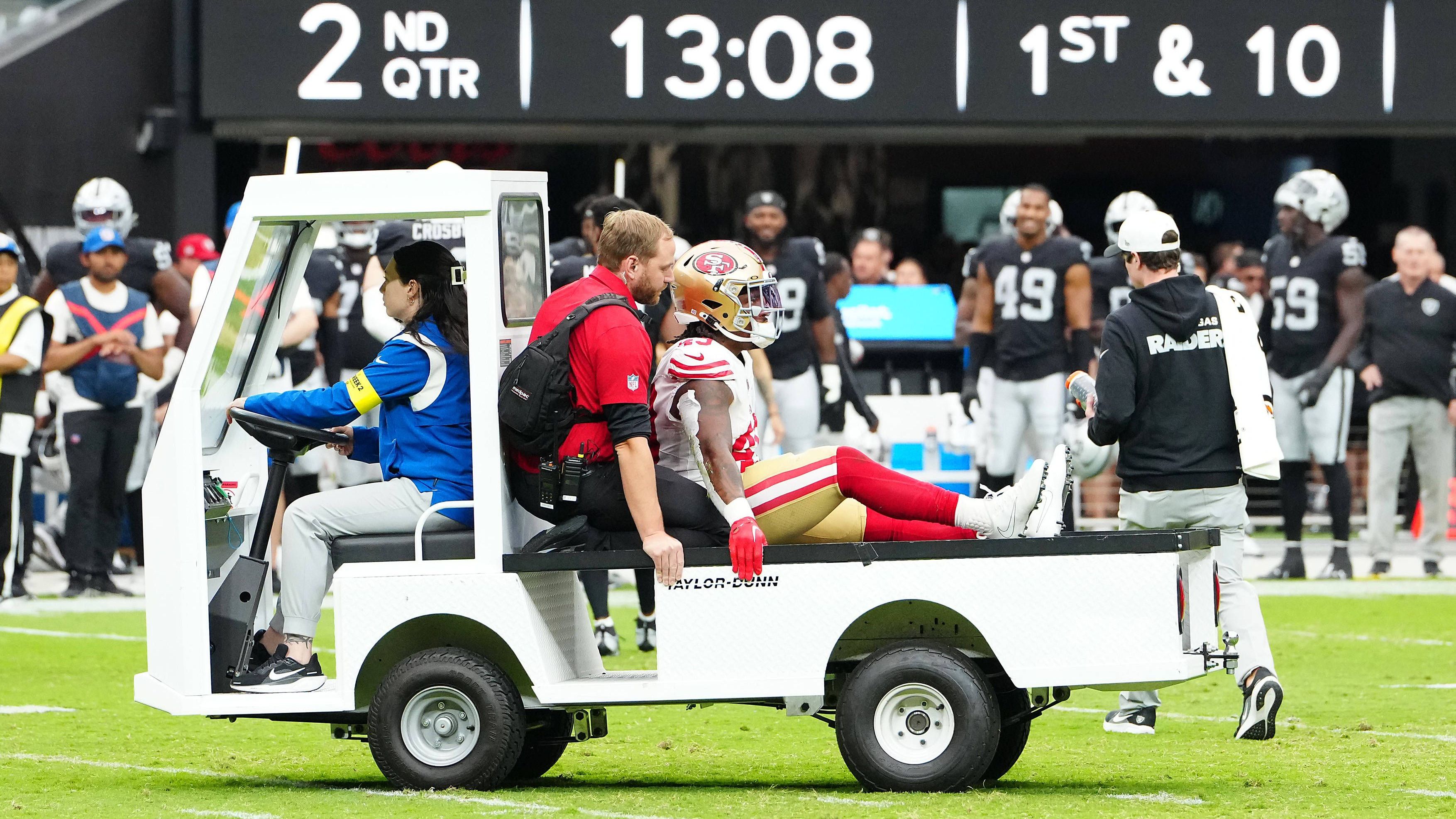 <strong>NFL-Saisonaus 2025: Diese Spieler werden nicht zum Einsatz kommen</strong><br>Obwohl die NFL-Saison 2025 noch gar nicht begonnen hat, stehen bereits einige Spieler fest, die verletzungsbedingt keinen einzigen Snap absolvieren werden. <em><strong>ran</strong></em> zeigt, welche Akteure die restliche Saison zum Zuschauen gezwungen sind. (Stand: 27. August 2025)