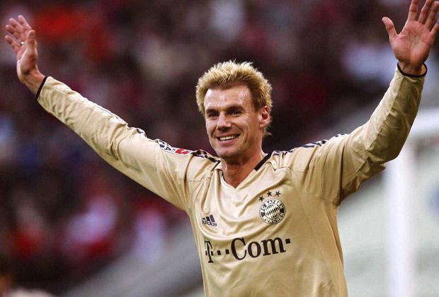 
                <strong>Alexander Zickler</strong><br>
                12 Jahre FC Bayern, 214 Spiele und 51 Tore. Von der Deutschen Meisterschaft über den DFB-Pokal-Sieg bis zum Champions-League-Triumph hat Alexander Zickler in München alles erreicht. Aktuell ist der ehemalige Stürmer als Co-Trainer in der Jugend von RB Salzburg aktiv.
              