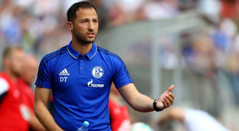 
                <strong>Domenico Tedesco (FC Schalke 04)</strong><br>
                Der Trainerposten auf Schalke ist bekanntlich nicht der einfachste Job. Dieser Herausforderung stellt sich ab der neuen Saison Domenico Tedesco. Der in Italien geborene Schwabe schloss den Trainer-Lehrgang 2016 als Jahrgangsbester noch vor Julian Nagelsmann ab. Nach seinen ersten Stationen in den Jugendabteilungen des VfB Stuttgart und 1899 Hoffenheim, übernahm der 31-Jährige im März den Cheftrainer-Posten bei Erzgebirge Aue. Mit einem beeindruckenden Schnitt von 1,82 Punkten pro Spiel führte er Aue zum Klassenerhalt.
              