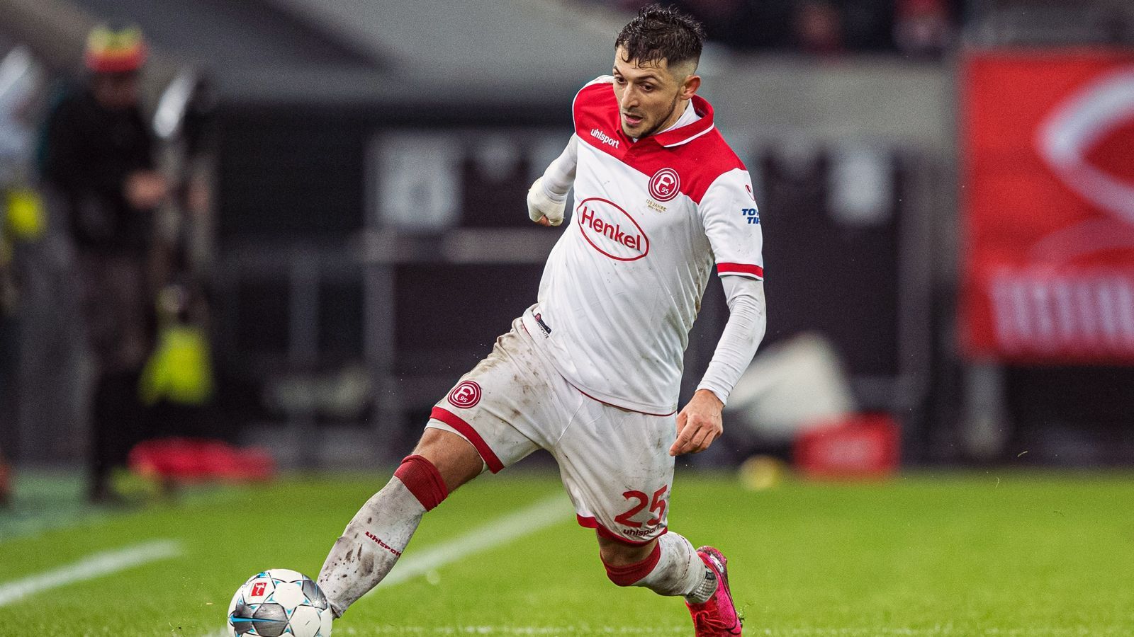 
                <strong>Matthias Zimmermann (Fortuna Düsseldorf)</strong><br>
                Einsatzminuten: 2.250Einsätze: 25Position: Rechtsverteidiger
              