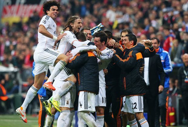 
                <strong>Bayern München - Real Madrid 0:4</strong><br>
                0:4! Cristiano Ronaldo schraubt das Ergebnis kurz vor Ende weiter in die Höhe und erzielt seinen 16. Treffer in dieser Champions-League-Saison - die Mannschaft kann jubeln und freut sich auf Lissabon.
              