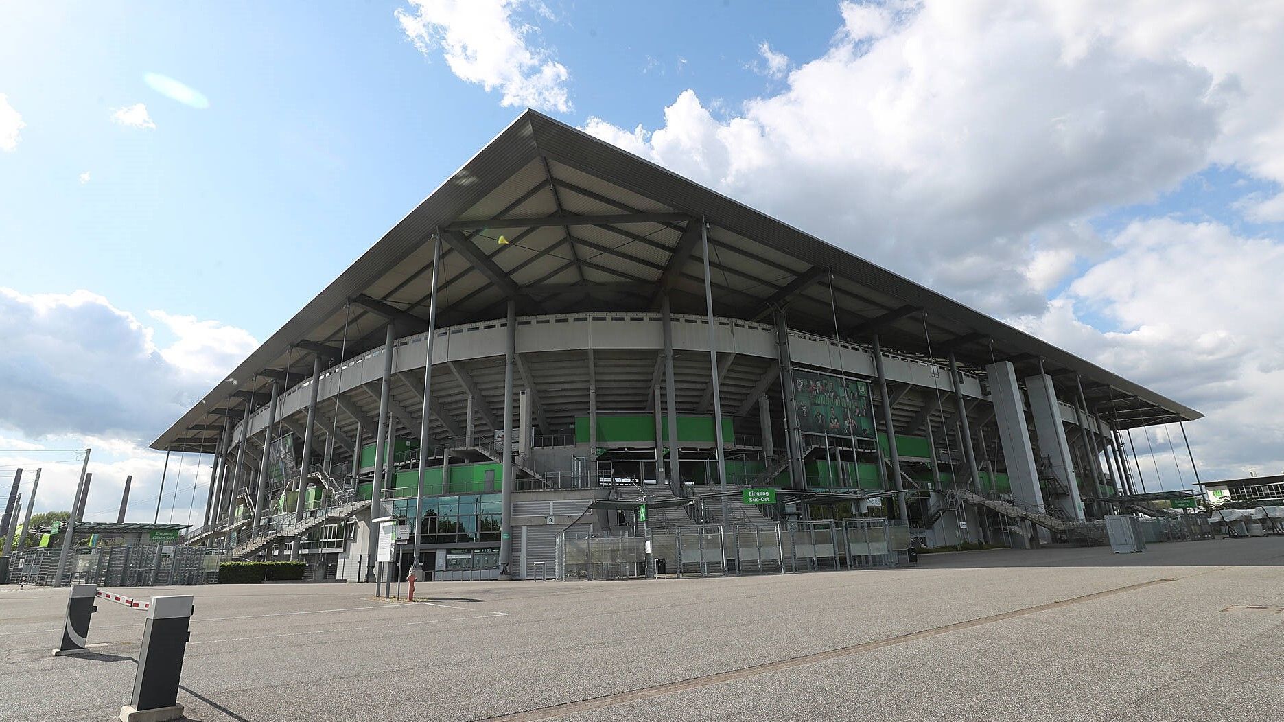 
                <strong>Volkswagen Arena</strong><br>
                Verein: VfL WolfsburgErstes Spiel: 13.12.2002
              