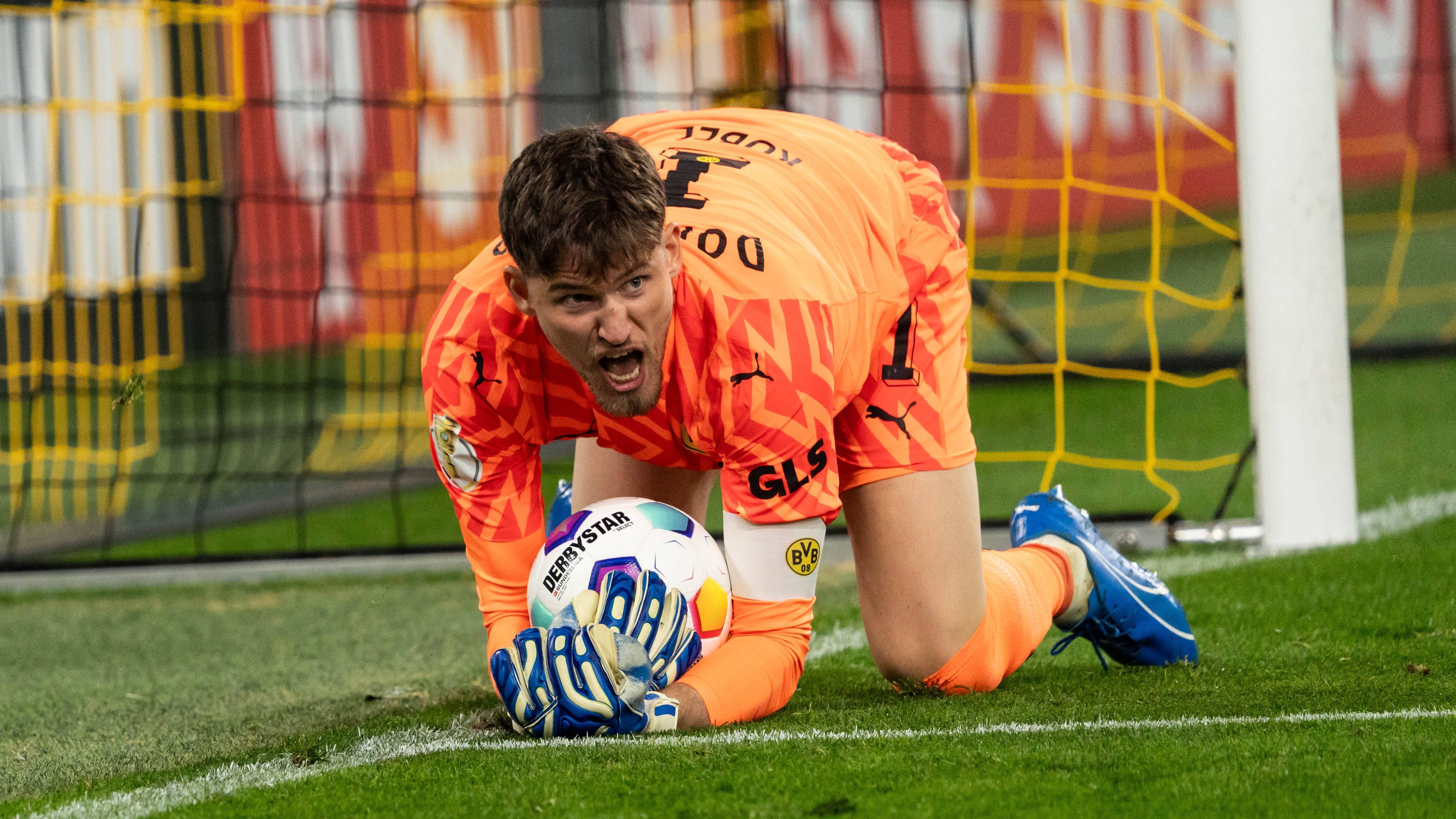 <strong>Gregor Kobel</strong><br>Hat seine Nasenbeinprellung aus dem Frankfurt-Spiel schnell auskuriert. Sehr aufmerksam bei einer etwas kurzen Kopfball-Rückgabe von Schlotterbeck. Auch sonst bei den wenigen Bewährungsproben auf dem Posten. <strong><em>ran</em></strong>-Note: 2