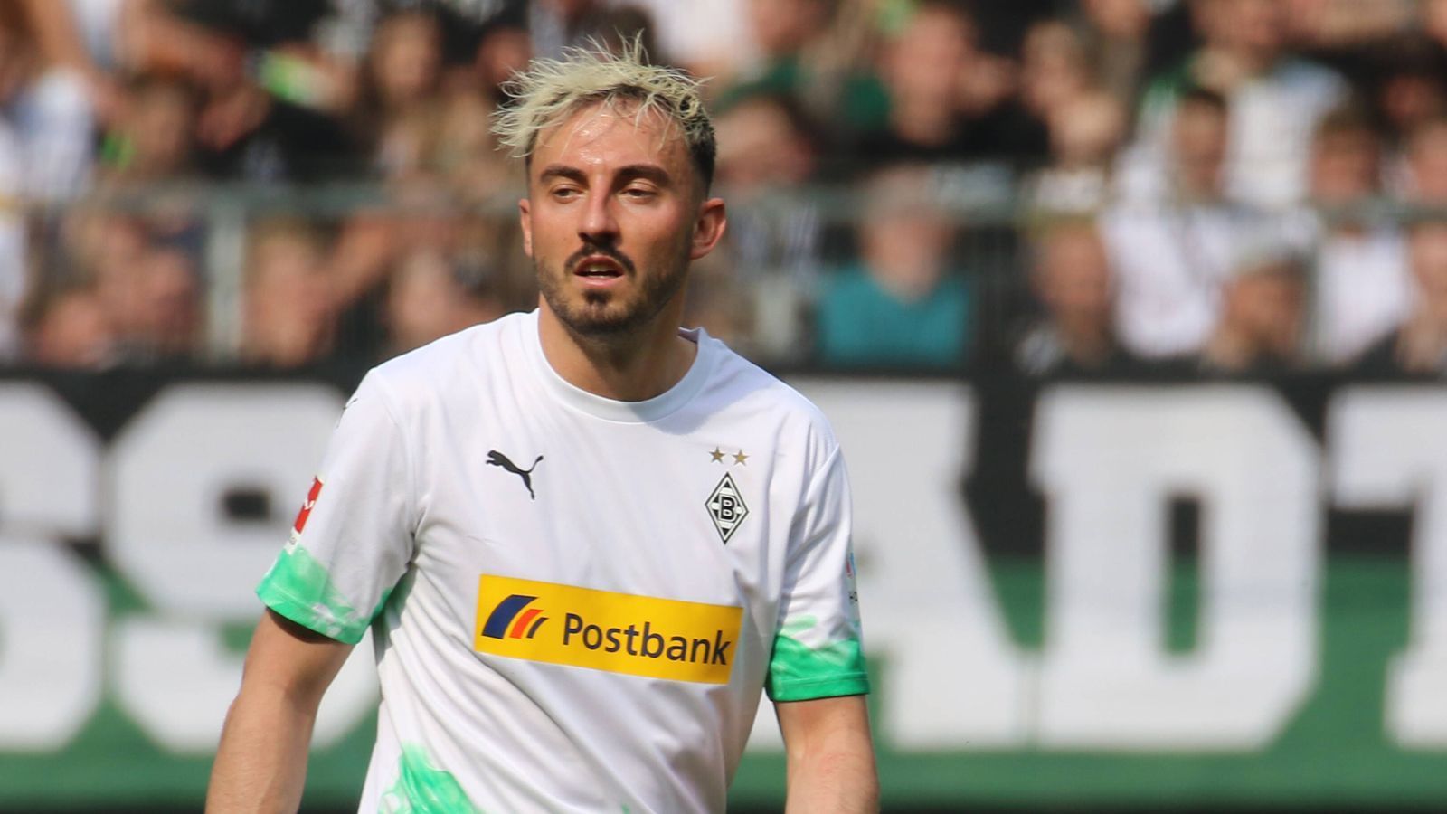 
                <strong>Platz 3: Josip Drmic</strong><br>
                Josip Drmic kam 2015 für zehn Millionen Euro von Bayer Leverkusen, obwohl er dort kein Stammspieler war. In Gladbach war der Schweizer Nationalspieler immer wieder schwer verletzt, er erzielte nur sieben Tore in vier Jahren. Zunächst wurde Drmic an den HSV verliehen, 2019 wechselte er schließlich zu Norwich City.
              