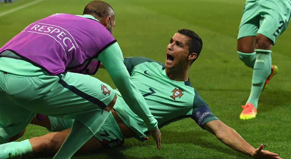 
                <strong>CR7 jubelt</strong><br>
                Der Jubel danach ist ausgelassen, der Torschütze lässt sich von seiner Mannschaft feiern. Für Ronaldo ist es bei einem großen Turnier der neunte von elf Treffern, den der 31-Jährige in der zweiten Hälfte schießt. (Quelle: Opta)
              