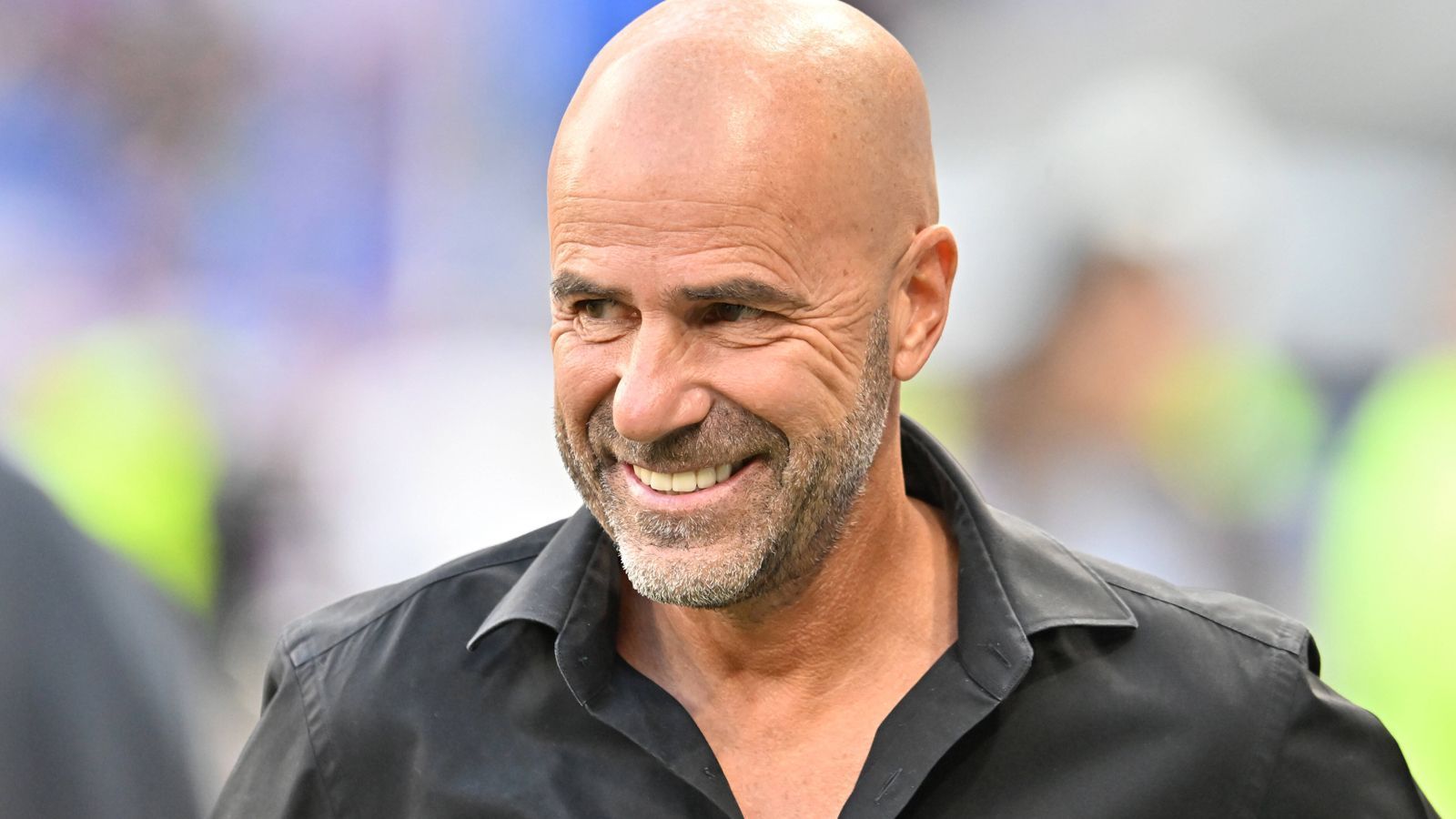 
                <strong>Peter Bosz</strong><br>
                Das hatte sich Olympique Lyon anders vorgestellt: Ex-BVB-Trainer Peter Bosz musste erst vor Kurzem seinen Job in Frankreich aufgeben. Nach einem vielversprechenden Saisonstart mit Olympique Lyon holte er zuletzt nur einen Punkt aus fünf Spielen. Nun könnte es Bosz schon bald zurück nach Deutschland führen, es ginge von Frankreichs Topklub in den Tabellenkeller der Bundesliga.&#x2022; Letzte Trainerstation: Olympique Lyon <br>&#x2022; Amtszeit: 29.05.2021 - 09.10.2022<br>&#x2022; Weitere Trainerstationen: Bayer 04 Leverkusen, Borussia Dortmund, Ajax Amsterdam, Maccabi Tel Aviv, Vitesse Arnheim, Heracles Almelo, De Graafschap Doetinchem, AGOVV Apeldoorn<br>
              