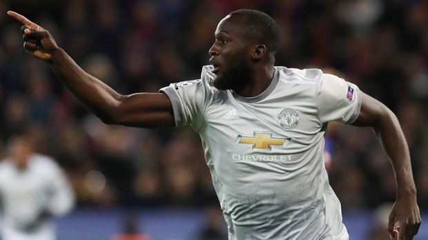 
                <strong>Platz 1: Romelu Lukaku (Manchester United)</strong><br>
                Marktwert-Steigung: Um 55,8 Millionen EuroDer Wechsel vom FC Everton zu den "Red Devils" hat sich für den Belgier schon jetzt ausgezahlt. Innerhalb von nur drei Monaten stieg sein Marktwert um 55,8 Millionen Euro (54 Prozent) von 102,7 auf 158,5 Millionen Euro. Die Marktwert-Explosion ist die Belohnung seiner elf Treffer in nur zehn Pflichtspielen. 
              