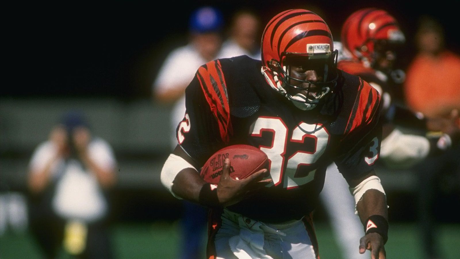 <strong>Stanley Wilson (Running Back, Cincinnati Bengals): Lebenslang</strong><br>
                Stanley Wilson wurde wegen Kokainkonsums erstmals vom 30. Oktober 1984 bis 8. Mai 1986 vom NFL-Spielbetrieb gesperrt. Nachdem Wilson am Vorabend des Super Bowls 1989 gegen die San Francisco 49ers beim Kokainkonsum erwischt wurde, sperrte ihn die NFL anschließend lebenslang.

