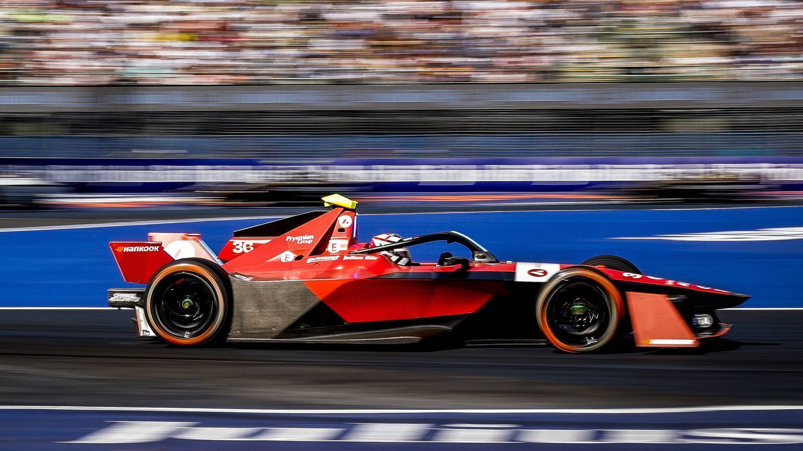 
                <strong>Andre Lotterer (Andretti)</strong><br>
                "Der vierte Platz ist ein solides, gutes Resultat mit meinem neuen Team", sagte Lotterer. Und weiter: "Das Potential und die Pace waren für ein Podiumsergebnis da, aber es war heute leider nicht einfach, zu überholen. Trotzdem habe ich gute Punkte gesammelt. Die Vorfreude auf das nächste Rennen in Saudi-Arabien steigt schon!"
              