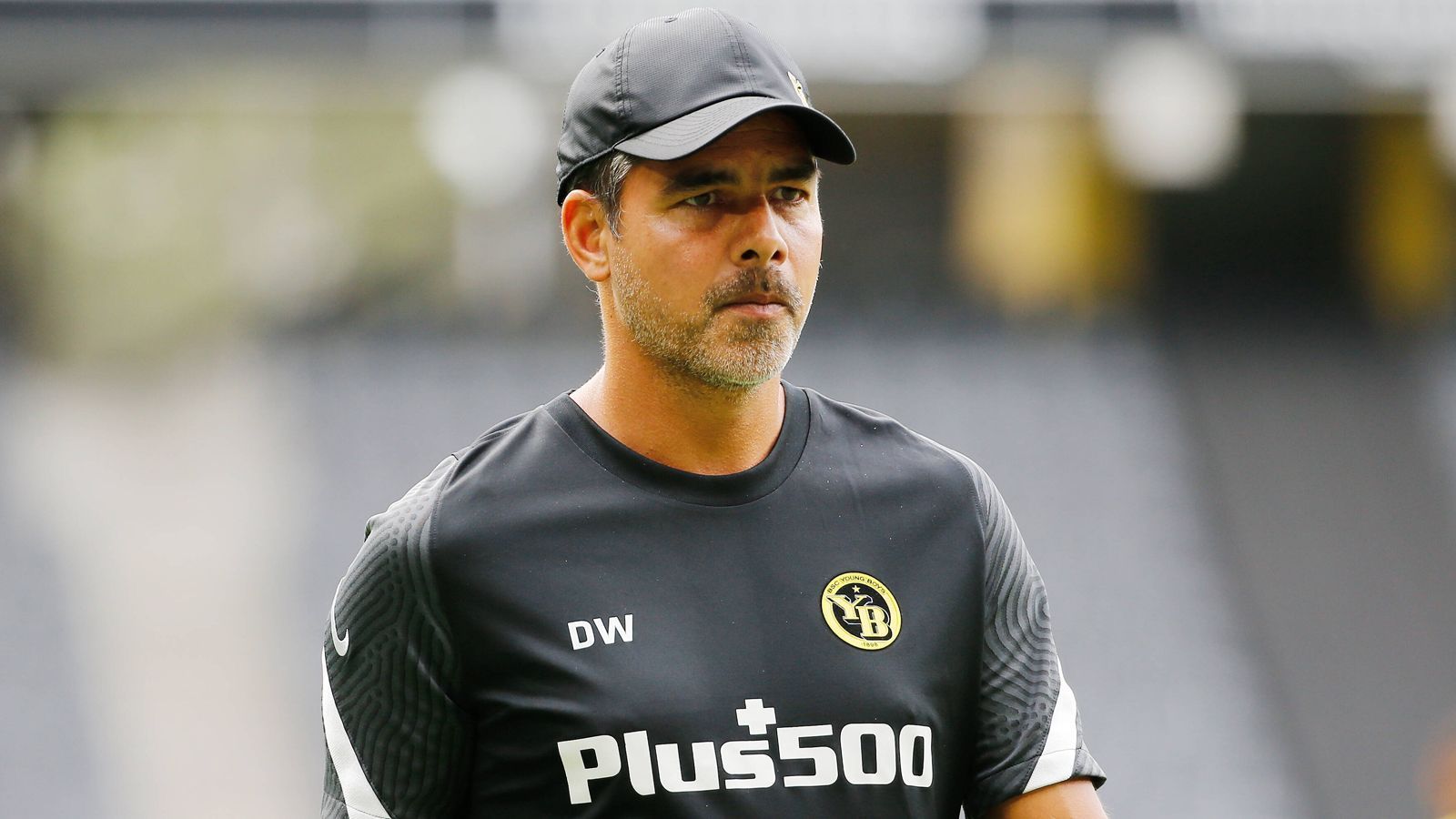 
                <strong>David Wagner (Young Boys Bern/Schweiz)</strong><br>
                Durch den Abgang von Gerardo Seoane von den Young Boys Bern zu Bayer Leverkusen brauchte zuletzt auch der Schweizer Meister einen neuen Coach und fand diesen in David Wagner. Der Ex-Schalke-Trainer unterschrieb in Bern bis 2023 und wurde bei seiner Präsentation mit Lob überhäuft. "Wir haben mit einigen Kandidaten Gespräche geführt und haben bei David Wagner sofort gemerkt, dass es passt – sowohl in Bezug auf das Fußballerische als auch auf das Menschliche", sagte Sportchef Christoph Spycher. Zuletzt gewannen die Young Boys vier Meistertitel in Serie. Wagner wartet hingegen noch auf seinen ersten Titel als Trainer, sein bislang größter Erfolg war der Premier-League-Aufstieg mit Huddersfield sowie der Klassenerhalt in Englands Oberhaus in der darauffolgenden Spielzeit.
              