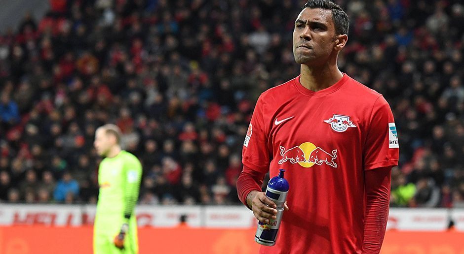 
                <strong>Marvin Compper</strong><br>
                Marvin Compper: Der Routinier in der Viererkette hielt die Abwehr bis zur 30. Minute einigermaßen zusammen, doch dann musste der Ex-Nationalspieler nach einem Zusammenprall mit Mitspieler Orban verletzungsbedingt ausgewechselt werden. ran-Note: 3
              