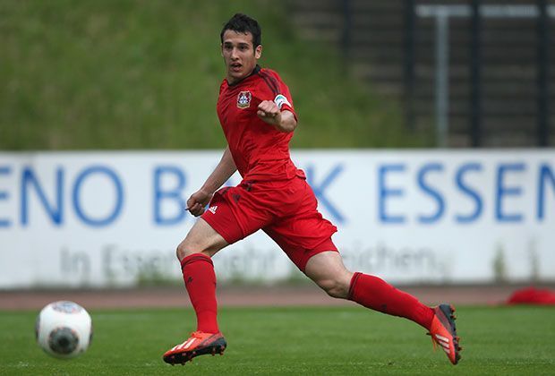 
                <strong>Levin Öztunali (Bayer Leverkusen)</strong><br>
                Der Enkel von Uwe Seeler gilt als eines der größten Talente des deutschen Fußballs. Vergangene Saison durfte der 18-Jährige schon neun Mal bei den Profis mitspielen. Dieses Jahr könnten noch ein paar Erstliga-Einsätze dazukommen.
              