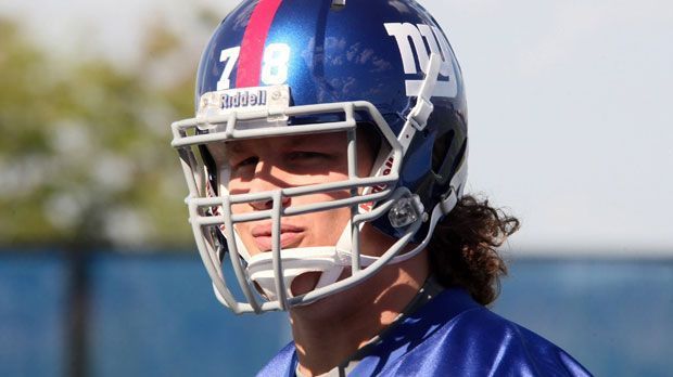 
                <strong>Markus Kuhn - New York Giants</strong><br>
                Vergangenes Jahr kämpfte sich der 27-Jährige als später Draft-Pick (Spielerziehung) bis in die Startformation der New York Giants. Kurz nach seinem Debüt in der Startformation riss sich der Rookie (Neuling) jedoch das Kreuzband. Seitdem arbeitet er täglich an seinem Comeback.
              