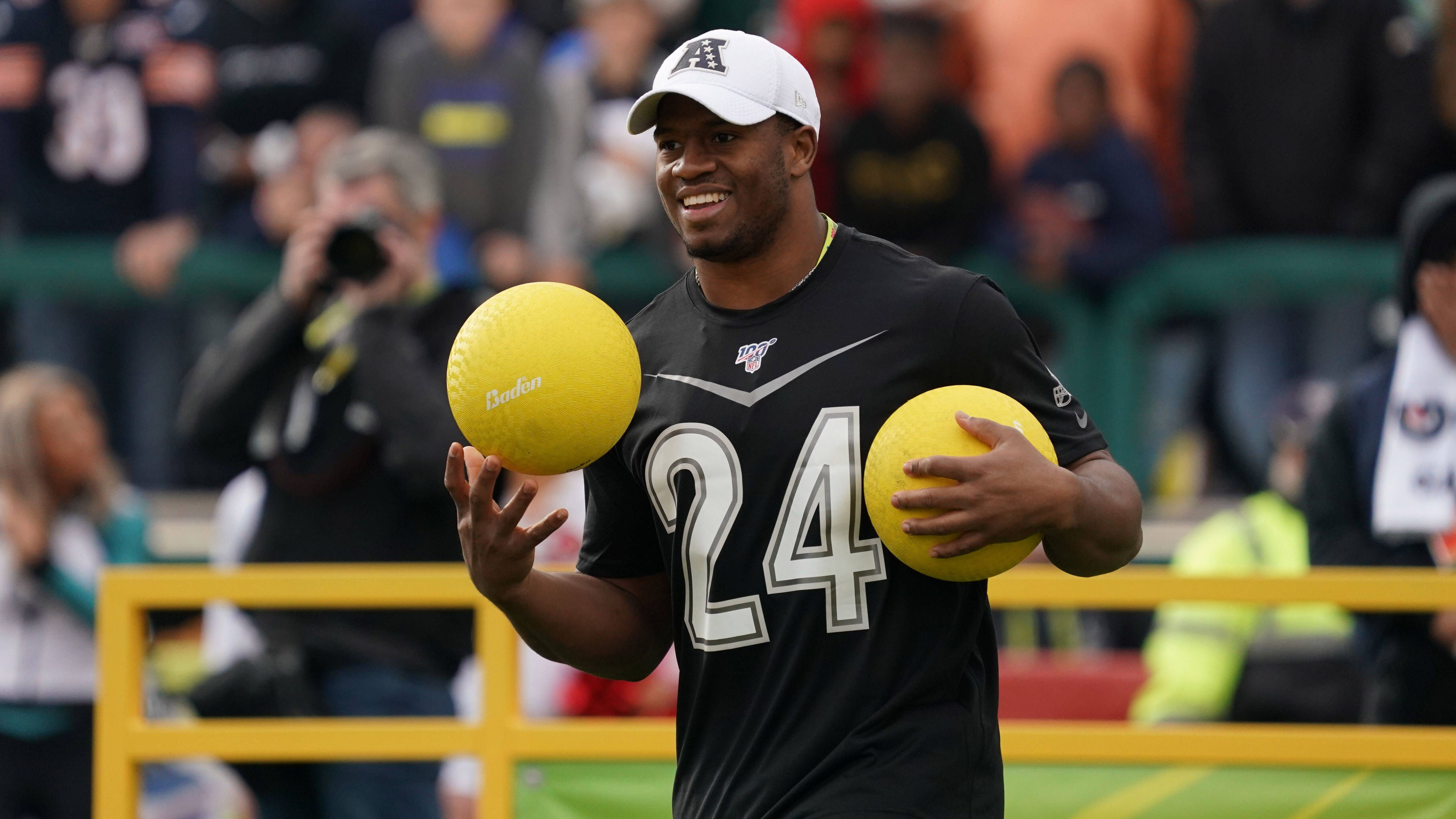 <strong>Dodgeball<br></strong>In vier Teams mit je fünf Spielern wird ein Völkerball-Turnier ausgetragen. Zunächst wird die AFC-Offense gegen die NFC-Defense spielen, danach die NFC-Offense gegen die AFC-Defense.