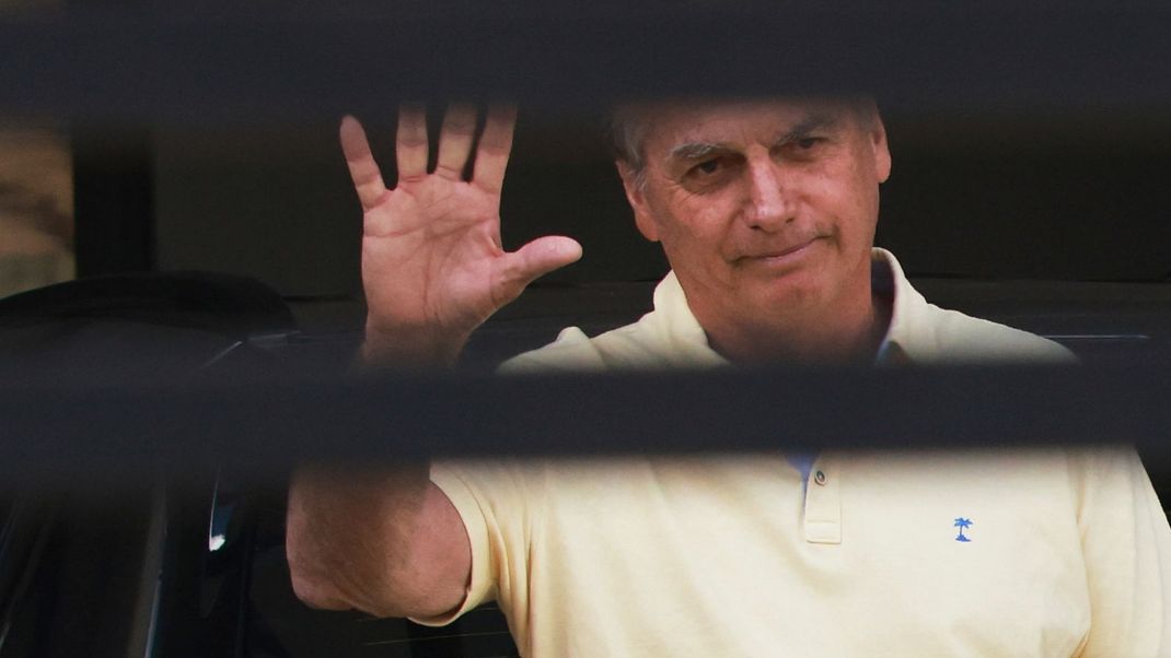 Ex-Präsident Jair Bolsonaro steht unter Hausarrest.
