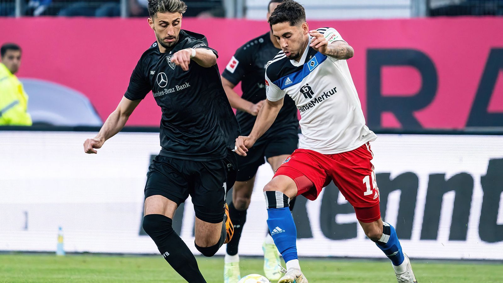 
                <strong>Ludovit Reis (Hamburger SV)</strong><br>
                Im Mittelfeld wie seine Nebenleute sehr emotional und hoch motiviert, dazu deutlich besser im Spiel als noch in Stuttgart. Wird dann aber auch vom 1:1 kalt erwischt. Kann dann nicht mehr viel erwidern. Insgesamt in Ordnung. ran-Note: 3
              