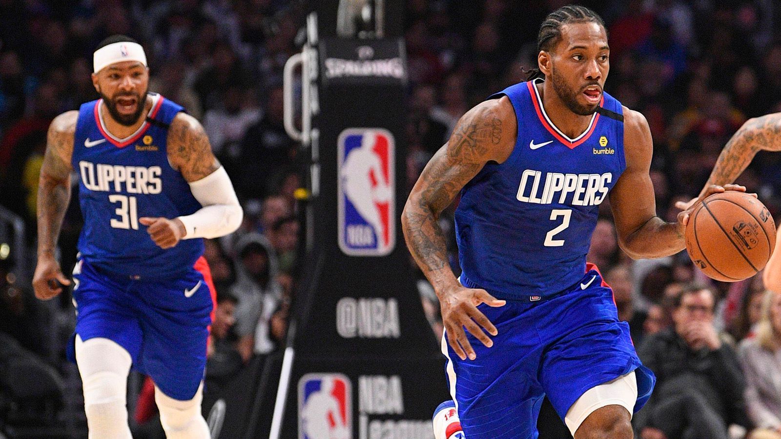 
                <strong>Westen: Los Angeles Clippers</strong><br>
                Von der grauen Maus zum Titelanwärter: Durch die Verpflichtungen von Kawhi Leonard (Foto) und Paul George zählen die Los Angeles Clippers in der laufenden Saison zu den heißesten Teams. Nach anfänglichen Verletzungsproblemen haben sich die beiden Superstars miteinander eingespielt.
              