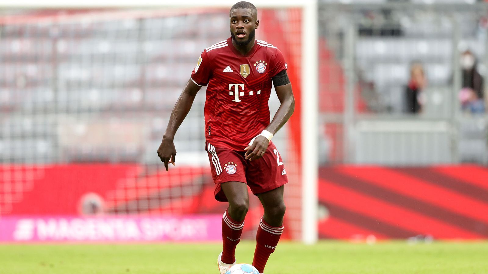 
                <strong>Dayot Upamecano</strong><br>
                Sieht beim Ausgleichstreffer durch Hinteregger nicht gut aus und lässt dem Österreicher zu viel Raum. Lässt sich mehrfach abkochen, weniger souverän in der Zweikampfführung als in den vergangenen Wochen. Ein ums andere Mal zu spät, macht auch beim zweiten Gegentreffer eine schlechte Figur. Kein guter Auftritt des Innenverteidigers. ran-Note: 5
              