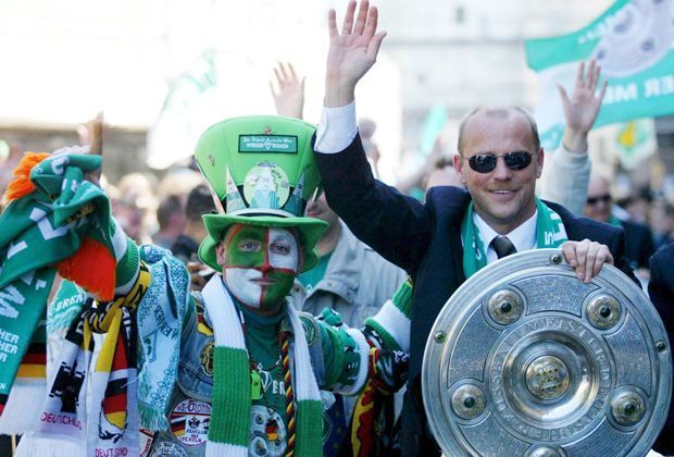 
                <strong>Thomas Schaaf</strong><br>
                Als Werder-Trainer feiert Schaaf 2004 die deutsche Meisterschaft und gewinnt insgesamt drei Mal den DFB-Pokal. Insgesamt 14 Jahre lang bleibt der heute 53-Jährige als Werder-Coach im Amt - kein anderer deutscher Profitrainer schaffte das derart lange.
              
