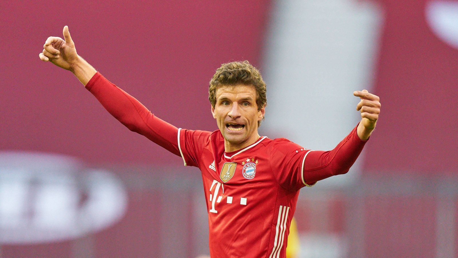 
                <strong>Thomas Müller</strong><br>
                Allein angesichts von Müllers überragender Form (28 Scorerpunkte in 32 Spielen) wäre es höchst verwunderlich, sollte Löw auf die Dienste von Müller bei der EM im Sommer gänzlich verzichten. In der jungen deutschen Offensive könnte Müller als eine Art "Spiritus Rector" fungieren. Comeback-Chance: 90 Prozent.
              