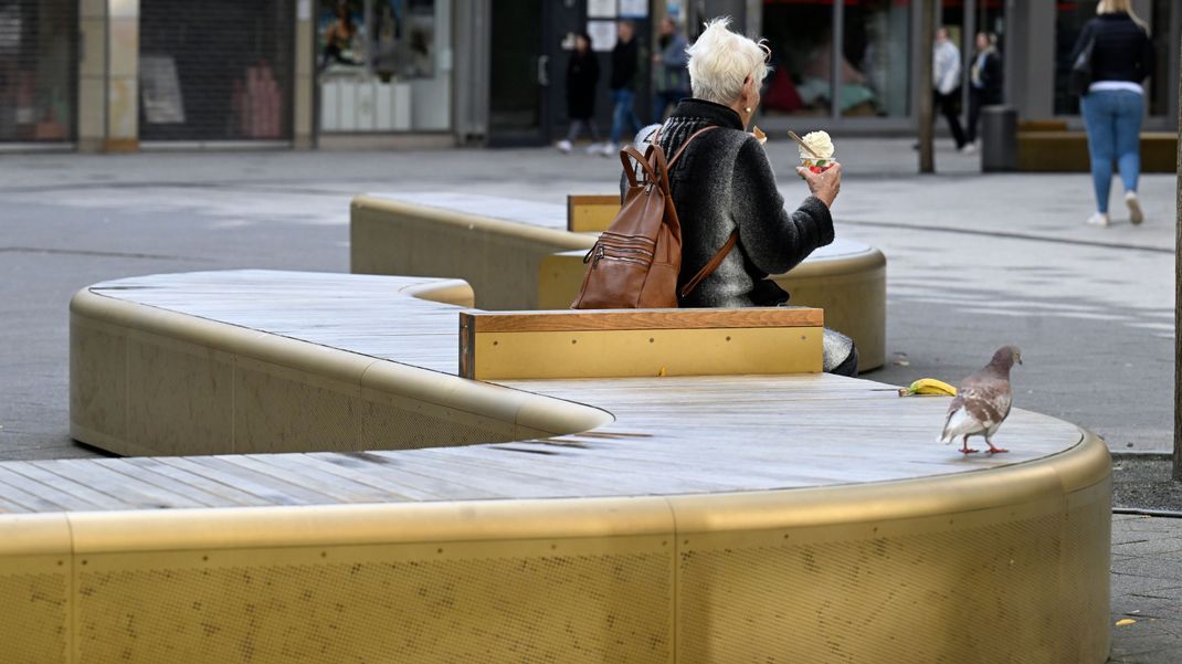 Das Schwarzbuch des Bundes der Steuerzahler deckt Verschwendungen auf - etwa diese Goldbank in Wuppertal.